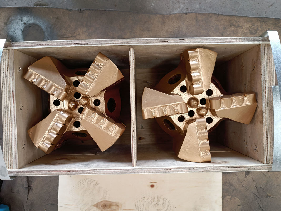 Wear Resistant Alloy Steel Round Drag Bits System for Medium Drilling Formation