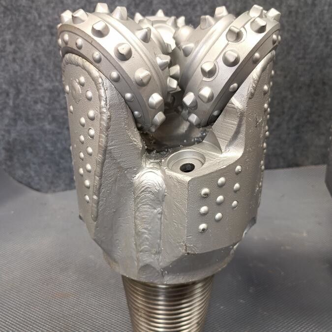 Rubber Sealed Bearing Carbide Tricone Drill Bits for Rocks Pebbles etc. - 3 1/2 API Reg