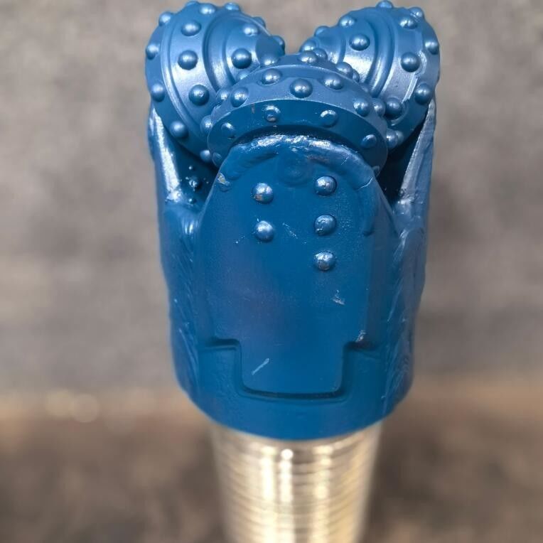 5.5 Inch IADC637 Horizontal Directional Drilling Tricone Rock Drill Bit For Hard Formation